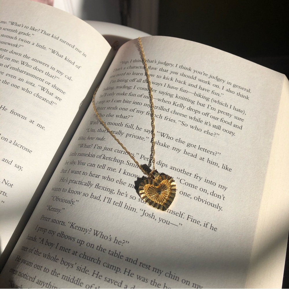 Textured Dainty Heart Pendant Necklace - Picture 2 of 5